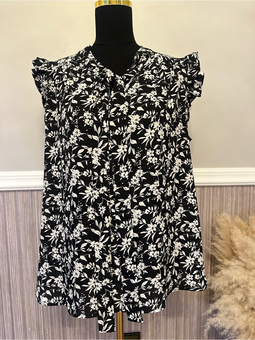 Sweet Rain Floral Tie Neck Ruffle Sleeve Blouse Plus Size 1X Black White